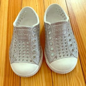 Native Jefferson Silver Bling Glitter Size 6